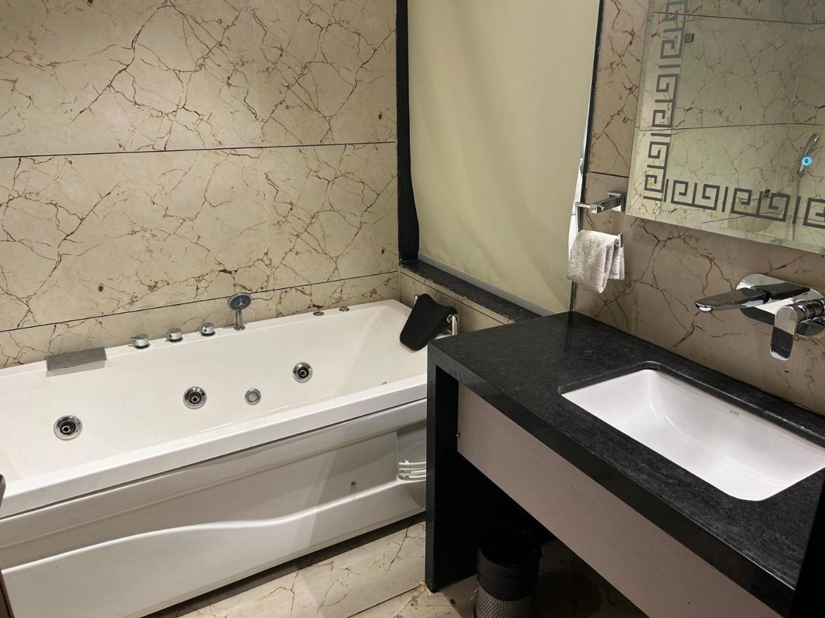 The Imperial Prime Clarks Inn Suites, Bhilwara Exterior foto