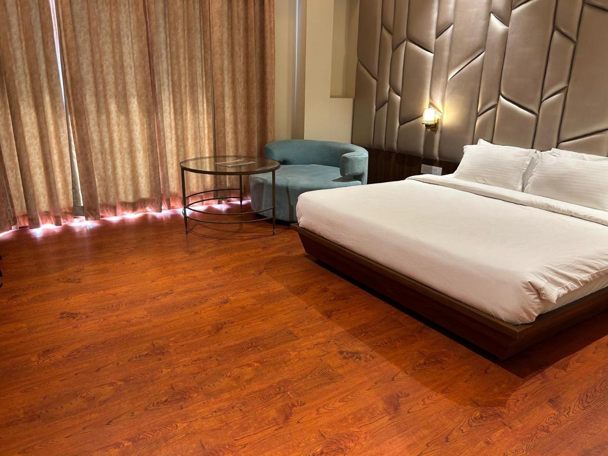 The Imperial Prime Clarks Inn Suites, Bhilwara Exterior foto